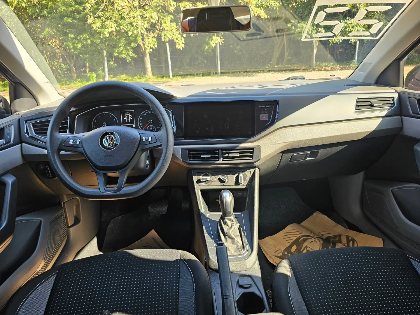 Painel e bancos dianteiros do Volkswagen Virtus